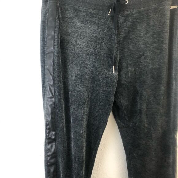 Calvin Klein Gray Velvet side line size M - Picture 2 of 9